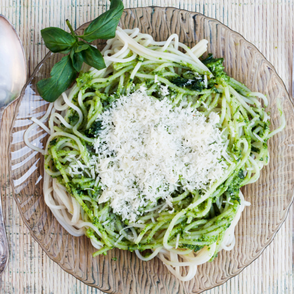 Špageti v zeleni omaki